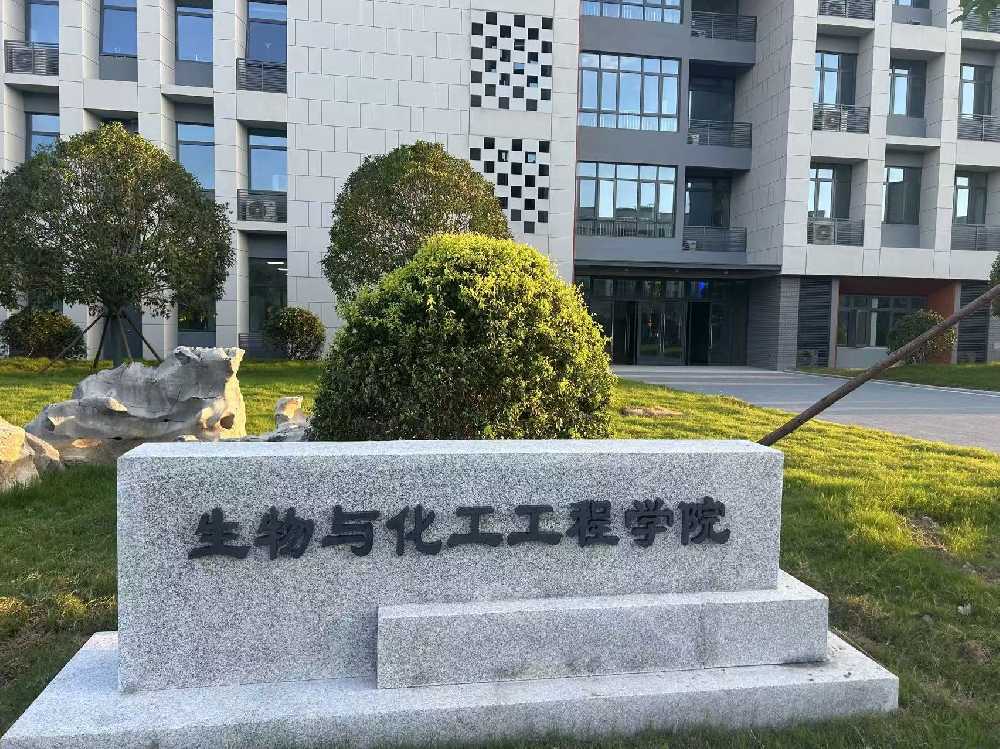 盘山县扬州职业大学体育场高杆灯项目